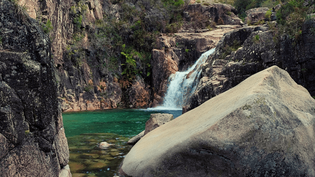 cascata-de-s-o-miguel-portela-do-homem-es-lo-bonito